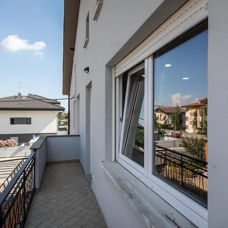 Vat 52 Sub 15 Lägenhet Udine